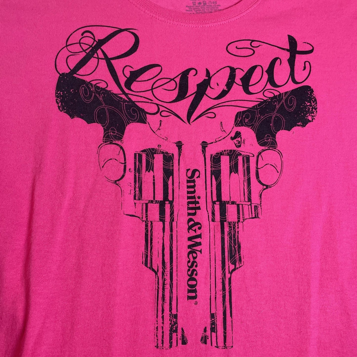 Smith & Wesson Shirt Womens 2XL Pink Respect Pistols Graphic Tee T-Shirt Guns