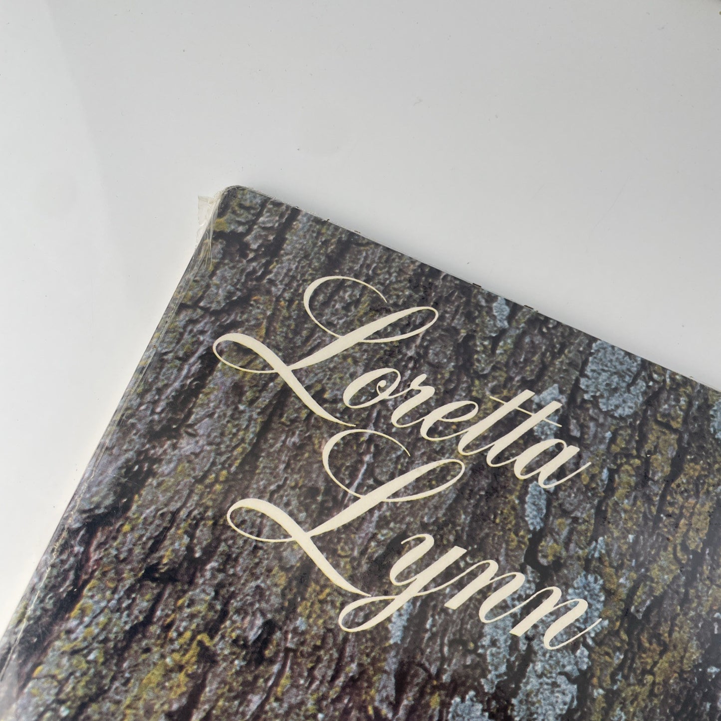 LORETTA LYNN LOOKIN' GOOD LP 1980 - nice copy - saw cut in cover USA
