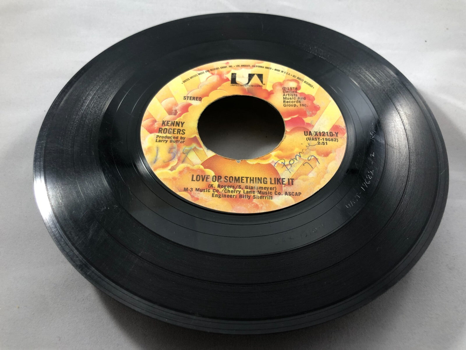 Kenny Rogers: "Love Or Something Like It" / "Starting Again" [7" 45 rpm]