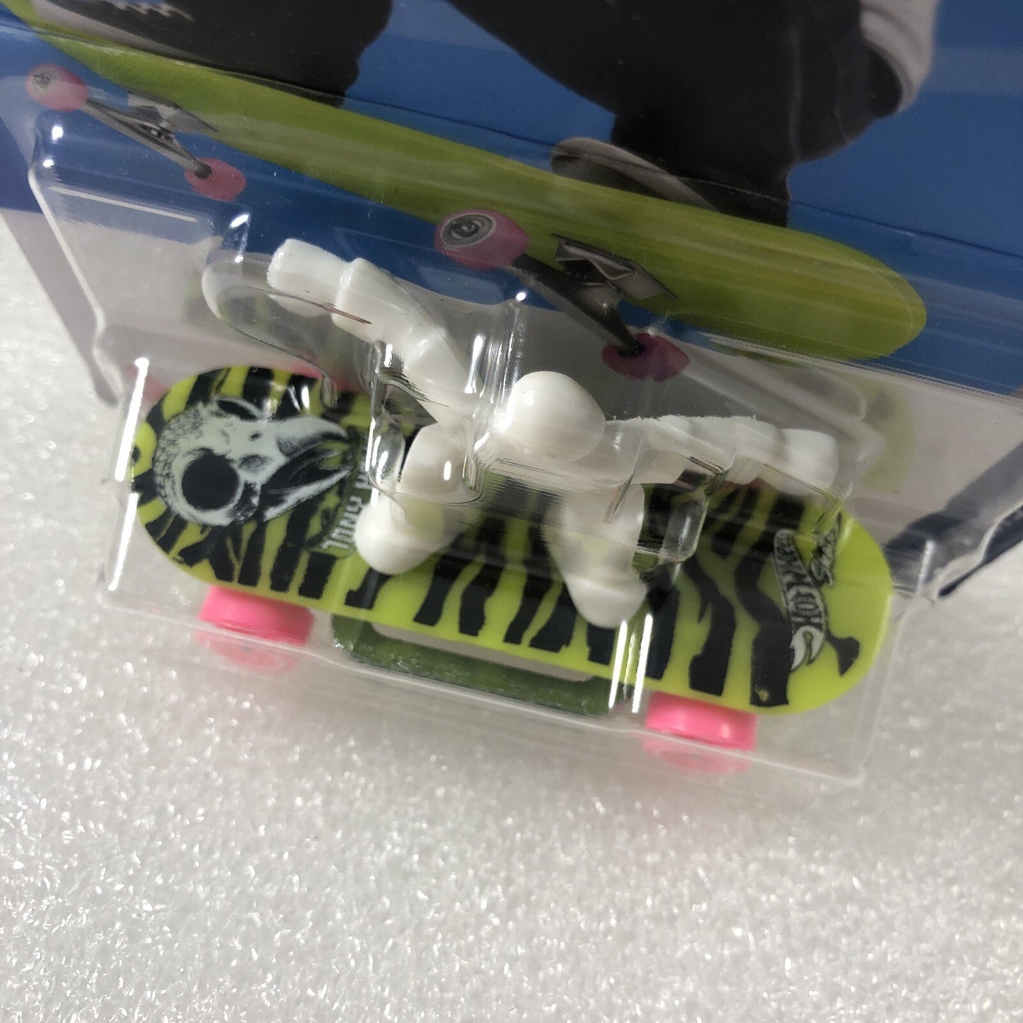 2023: Hot-Wheels Sports: Valentine Stuffer Green Tony Hawk Skate Grom