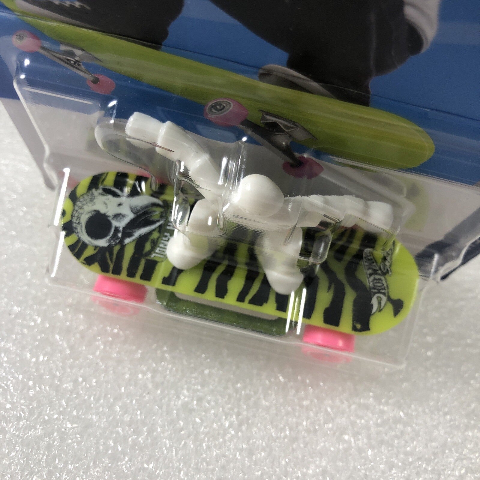 2023: Hot-Wheels Sports: Valentine Stuffer Green Tony Hawk Skate Grom