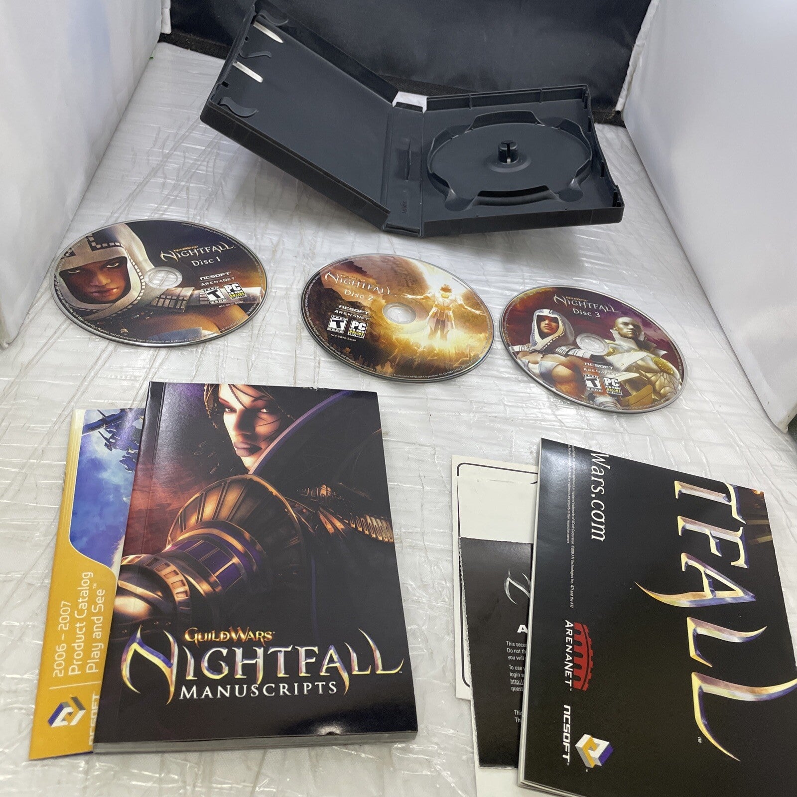 Pc Game Lot Of 4 Guild Wars All Expansion Cd Set Posters, Discs, Manual