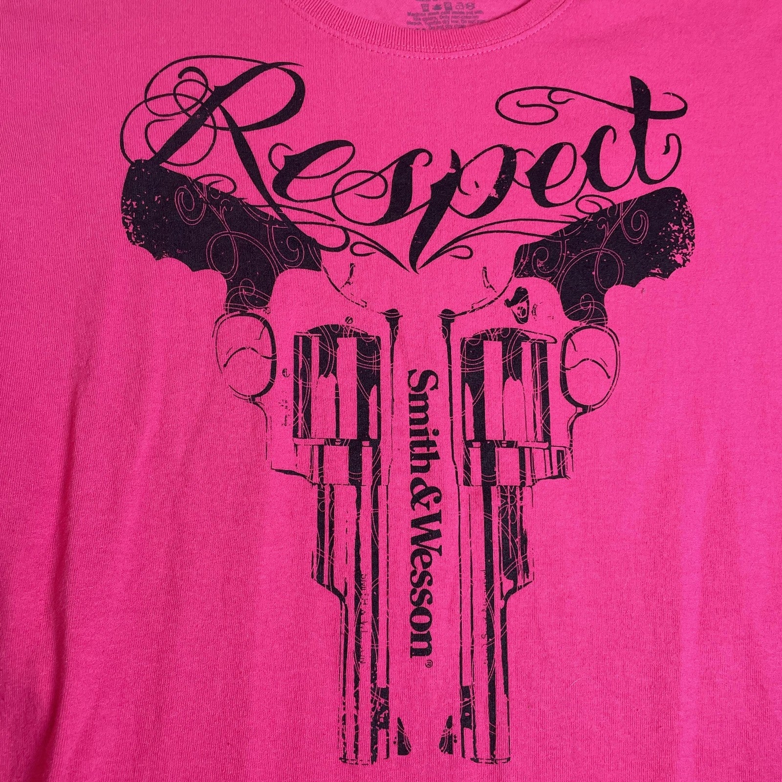 Smith & Wesson Shirt Womens 2XL Pink Respect Pistols Graphic Tee T-Shirt Guns