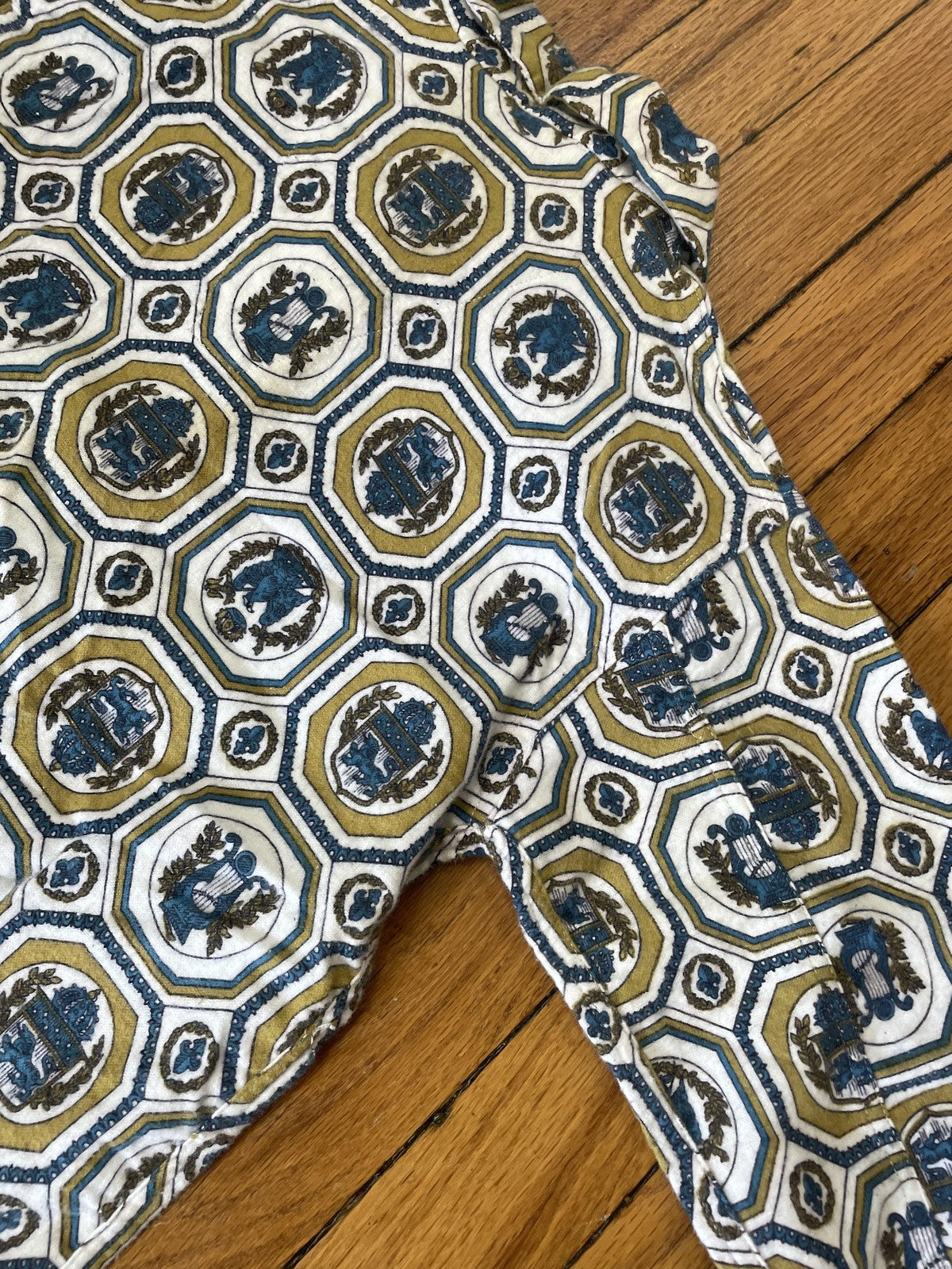 Vintage Ken-Barry Pajamas Set Boys 12 Gold Crest Print 70s Sleepwear Loungewear