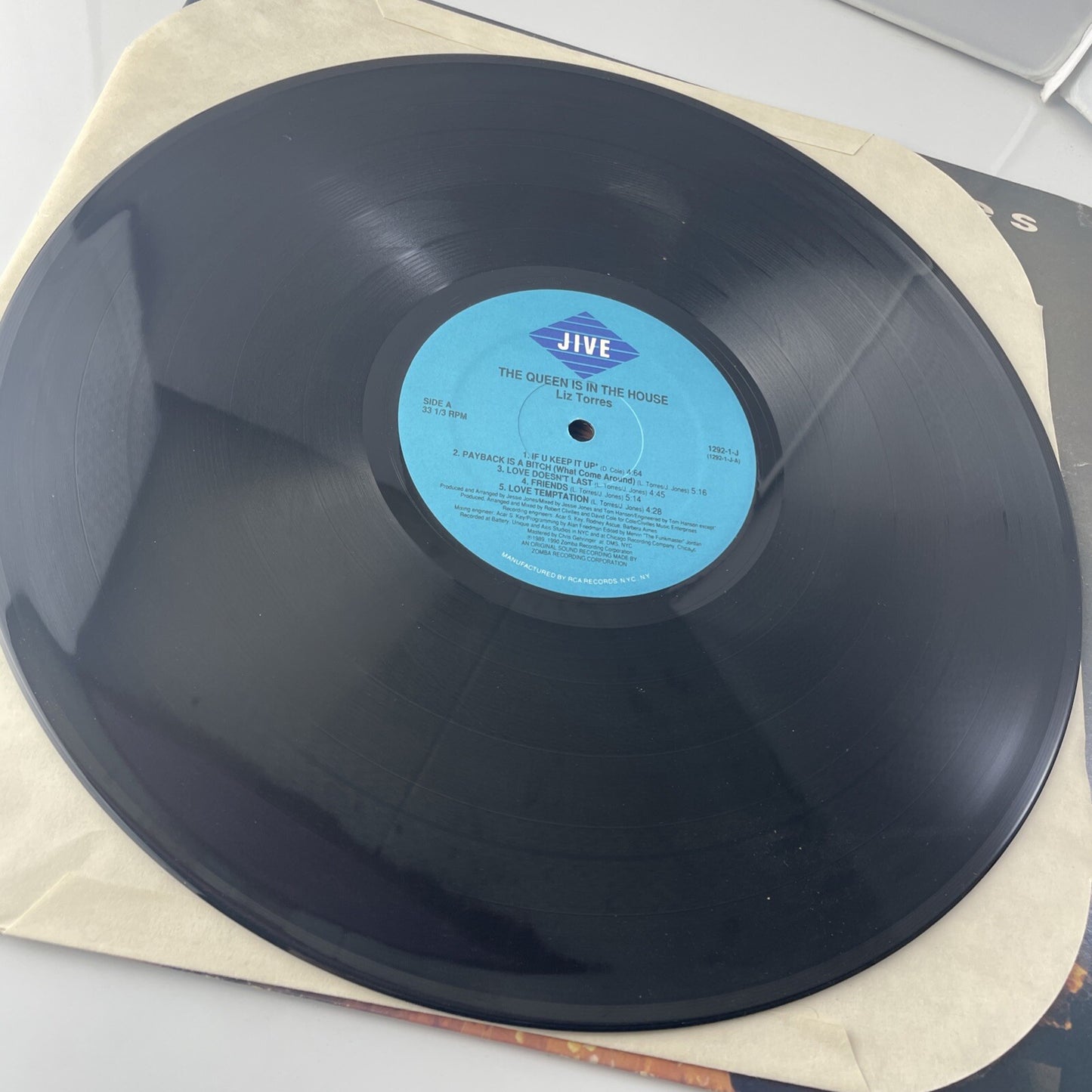 LIZ TORRES - THE QUEEN IS IN THE HOUSE. USA LP. JIVE. 1990. 1382-1-J.