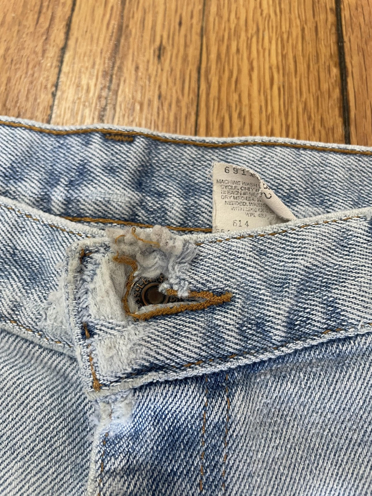 Vintage Levis 614 Jeans Mens 36x32 Light Wash Distressed Flex Made USA 90s Denim