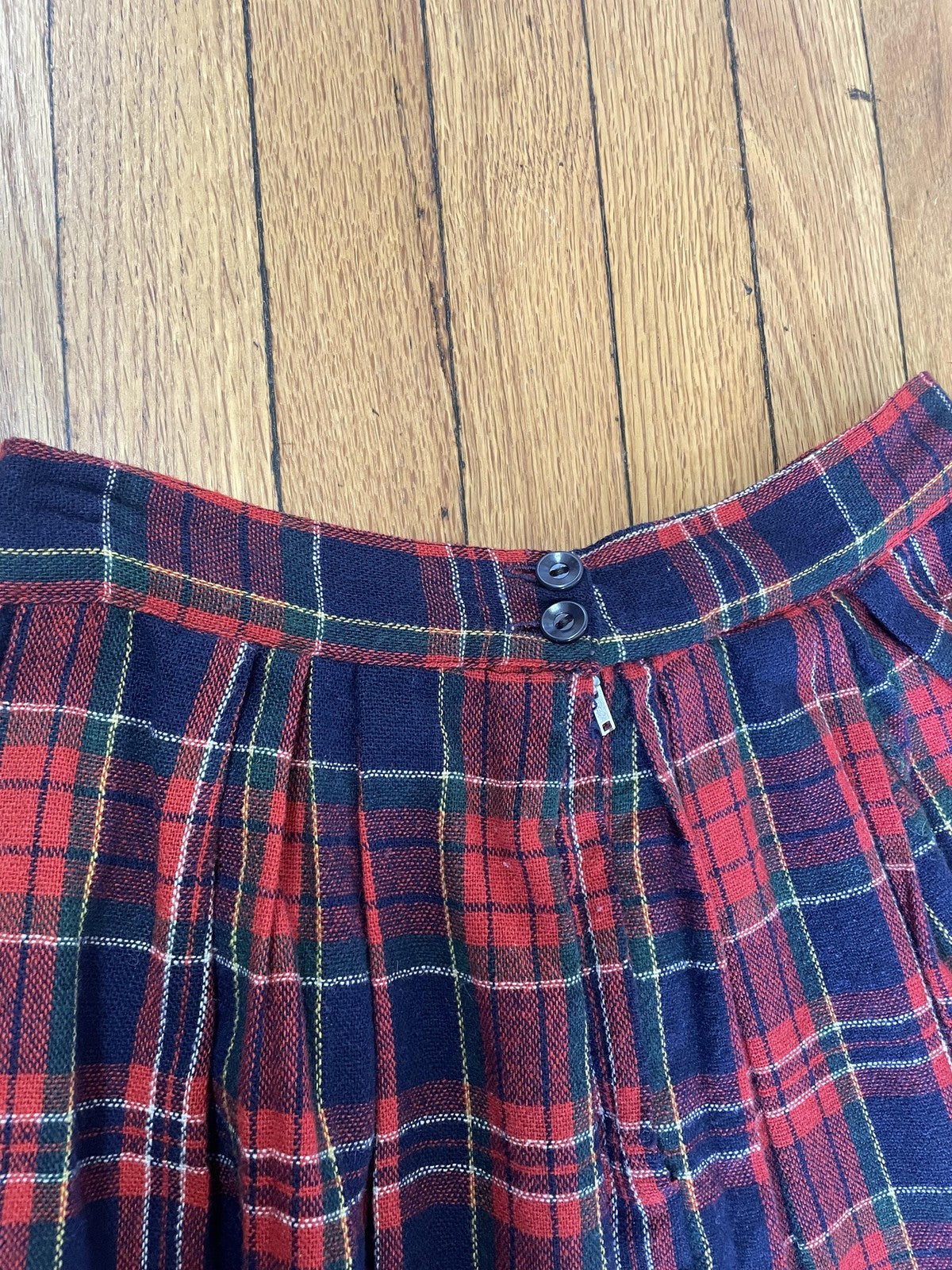 Vintage Plaid Wool Skirt Womens Medium Red Navy Pleated Tartan Midi 80s Classic