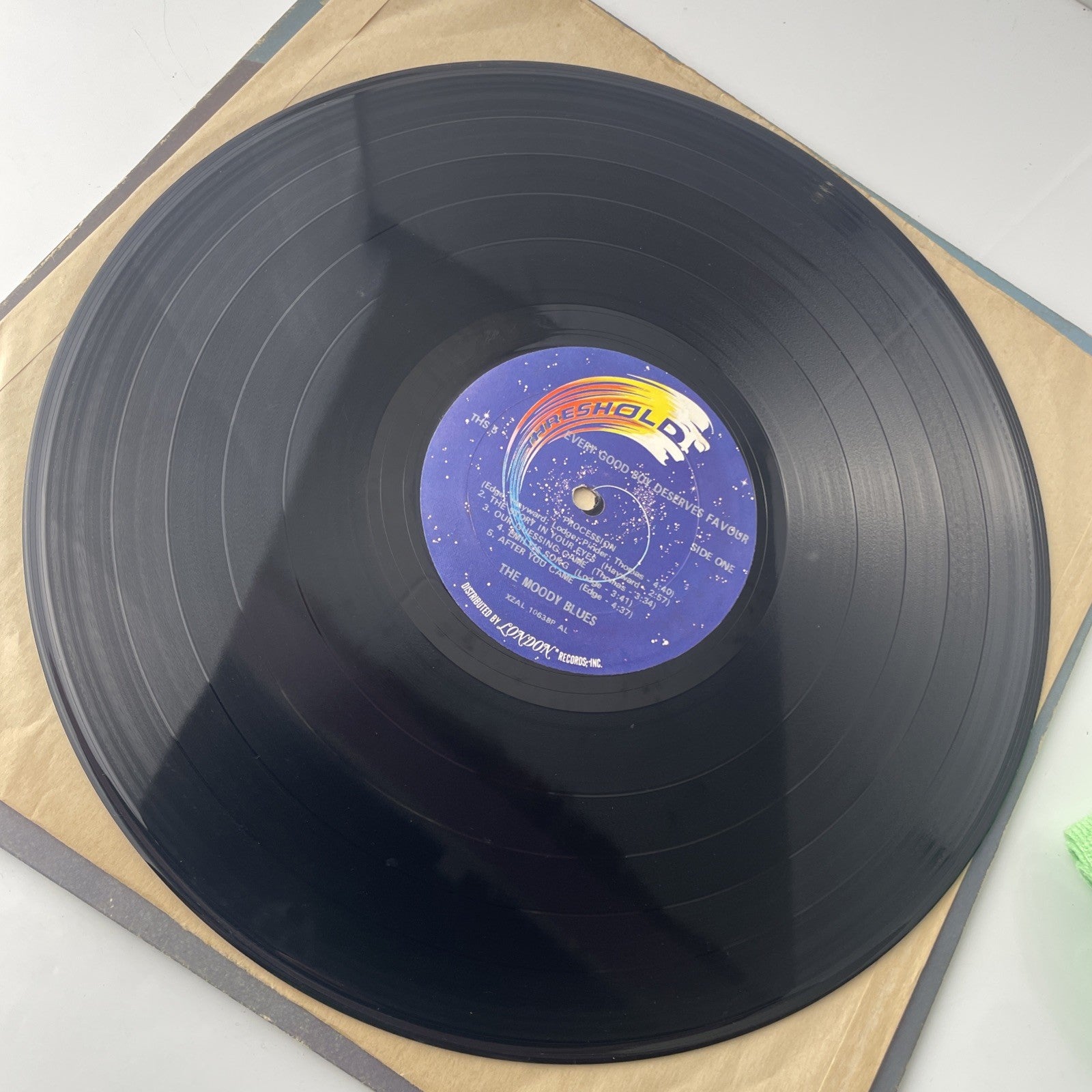 The Moody Blues – Every Good Boy Deserves Favour  (VG+/VG+) Threshold #THS 5