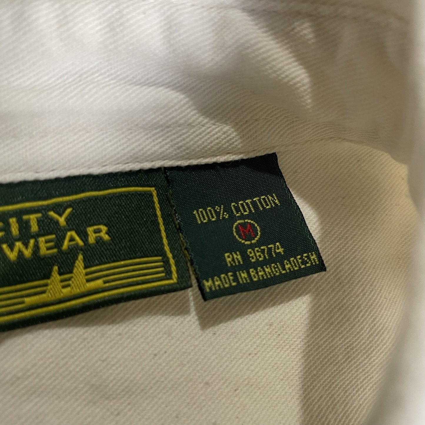 Bay City Sportswear Shirt Mens Medium White Wolf Graphic Desmond McCaffrey Art