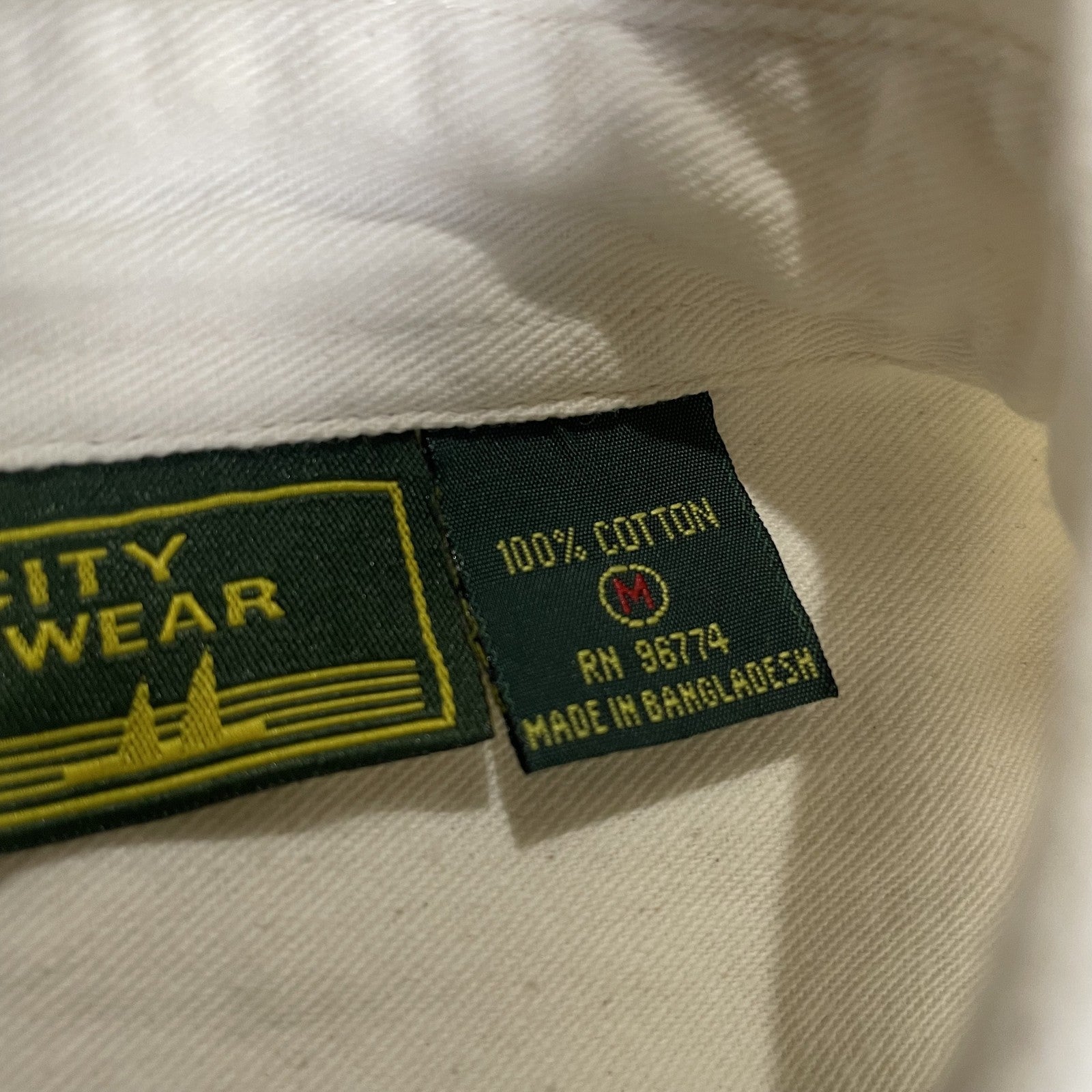 Bay City Sportswear Shirt Mens Medium White Wolf Graphic Desmond McCaffrey Art
