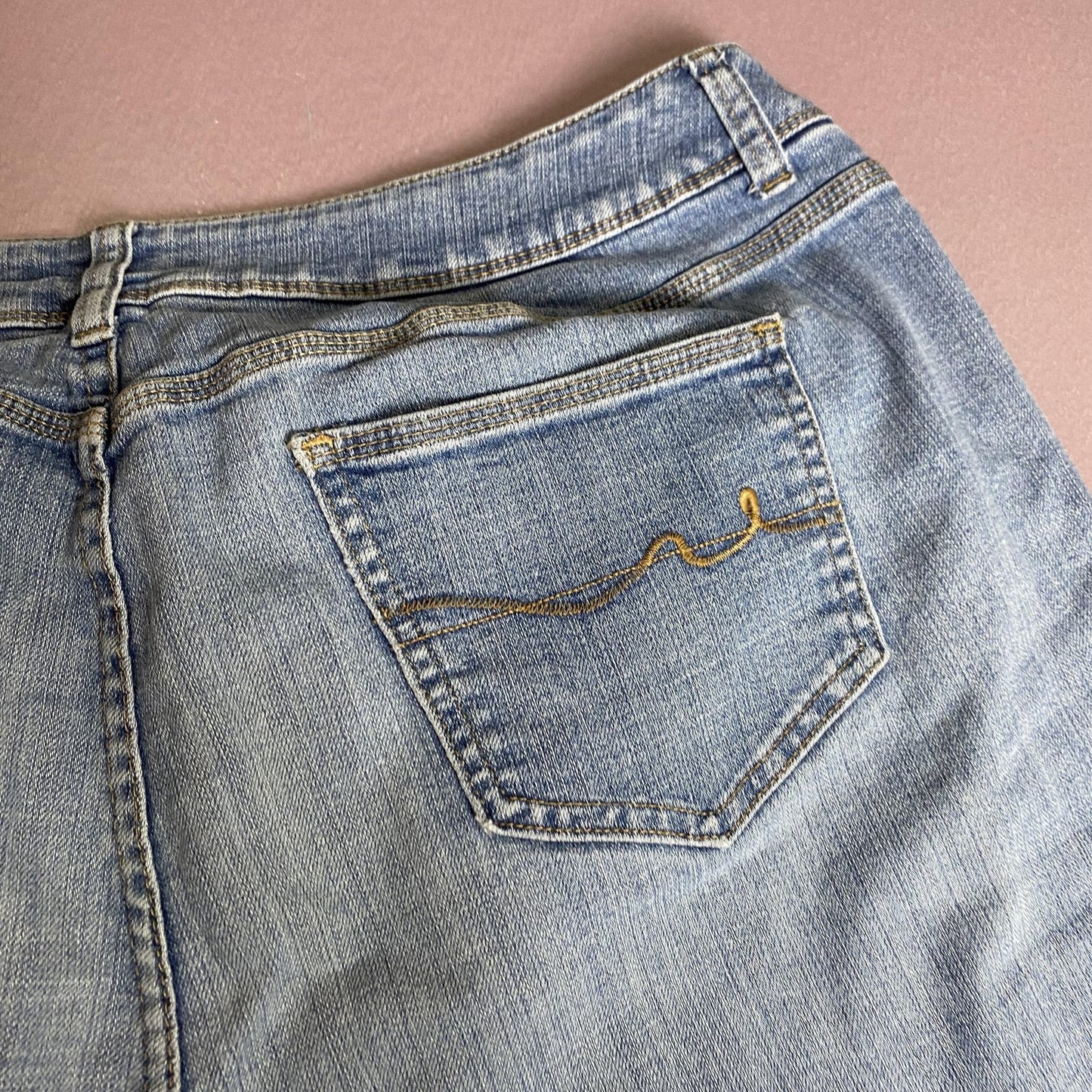 St John's Bay Jeans Womens 20W Blue Stretch Denim Cropped Capri Mid Rise Pants