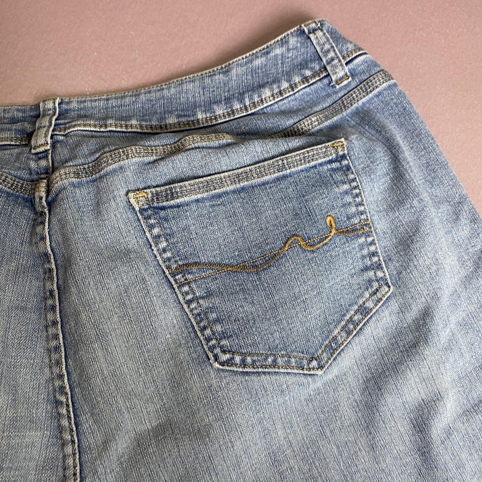 St John's Bay Jeans Womens 20W Blue Stretch Denim Cropped Capri Mid Rise Pants