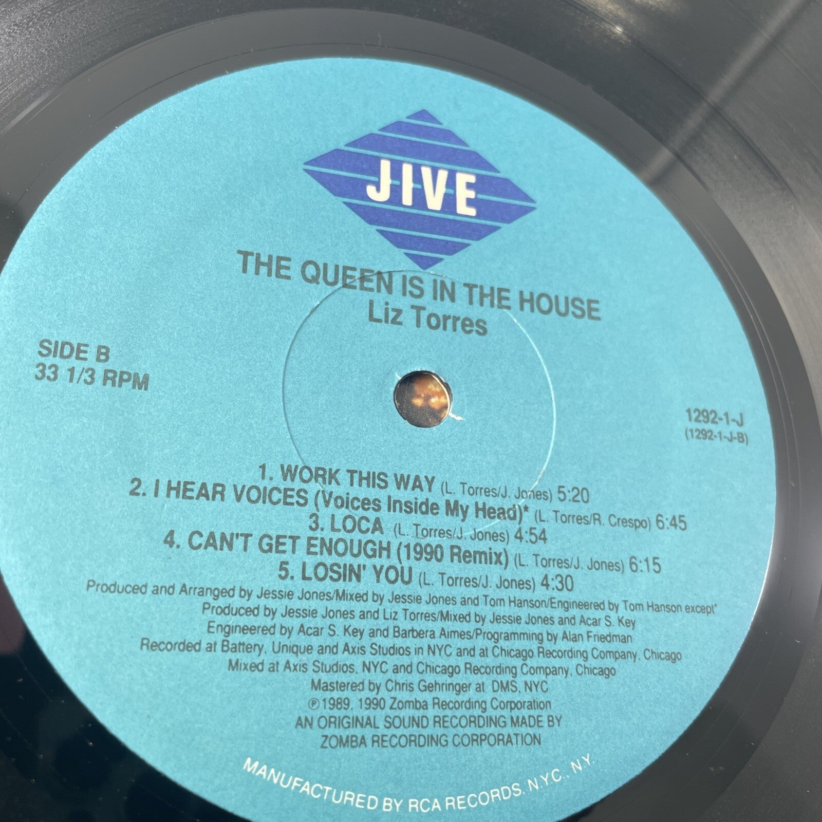 LIZ TORRES - THE QUEEN IS IN THE HOUSE. USA LP. JIVE. 1990. 1382-1-J.