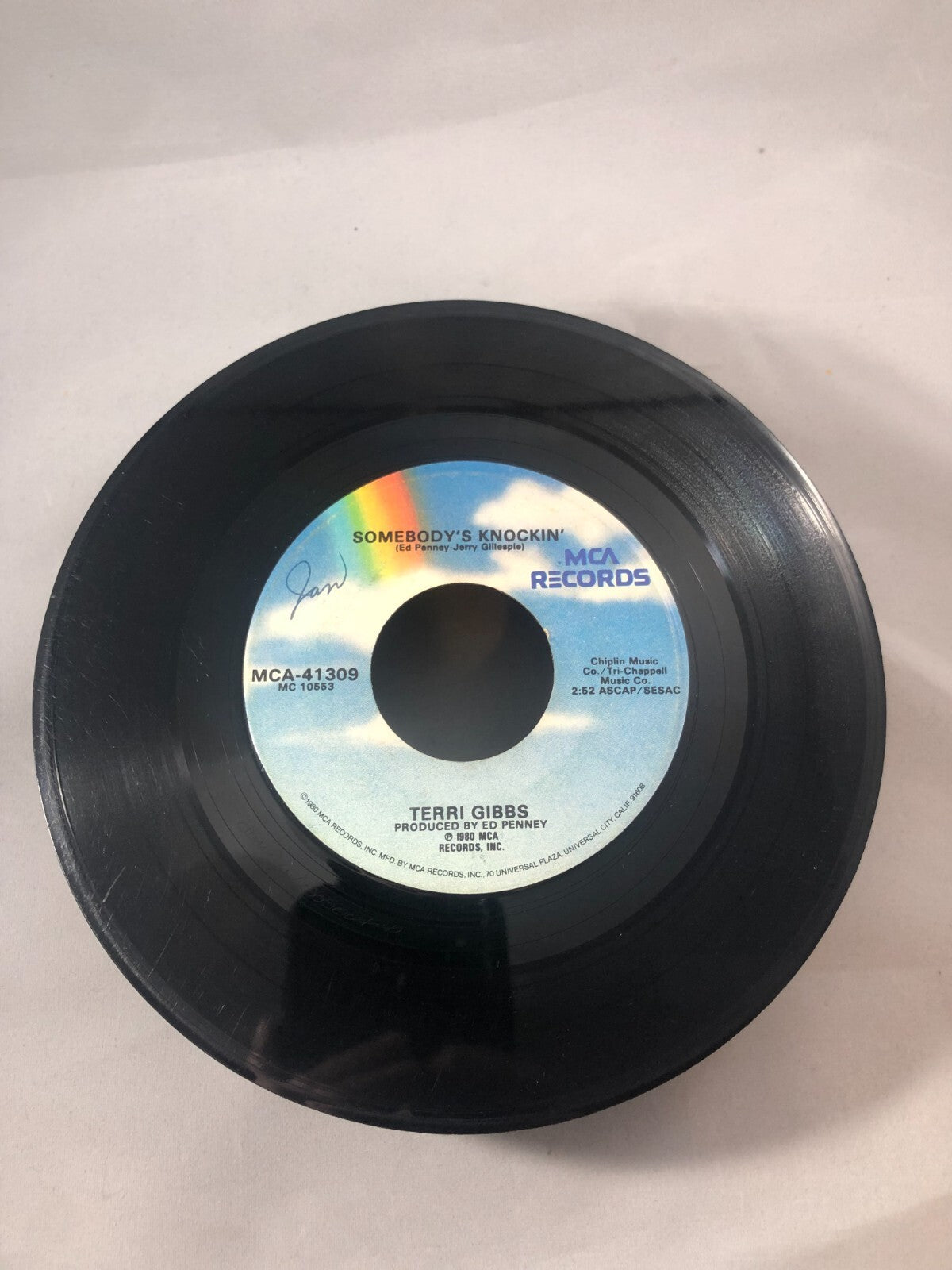 45 RPM 7" Record Terri Gibbs Somebodys Knockin & Rains All Night Long MCA- G+