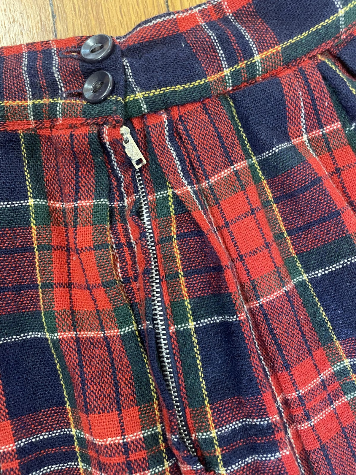 Vintage Plaid Wool Skirt Womens Medium Red Navy Pleated Tartan Midi 80s Classic