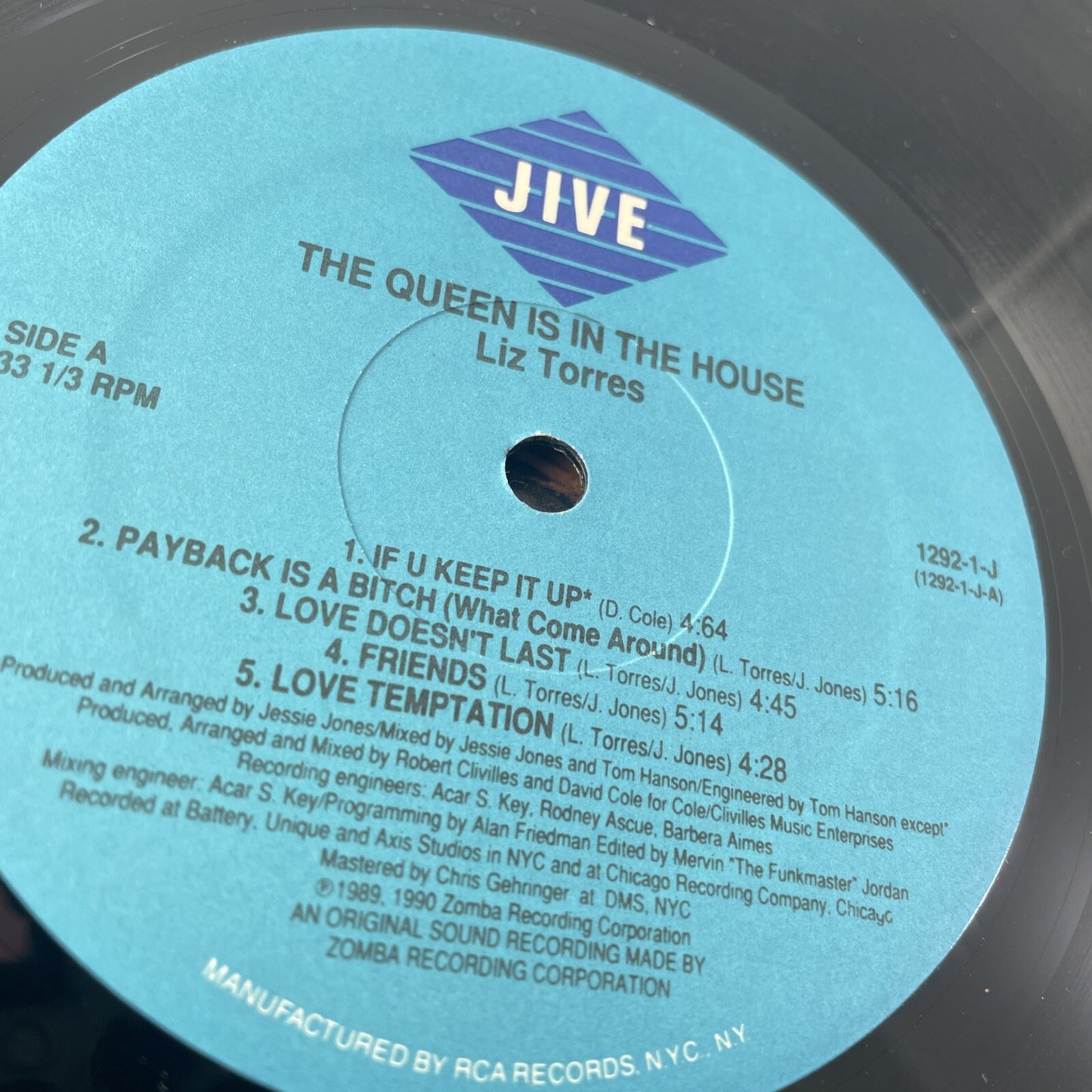 LIZ TORRES - THE QUEEN IS IN THE HOUSE. USA LP. JIVE. 1990. 1382-1-J.