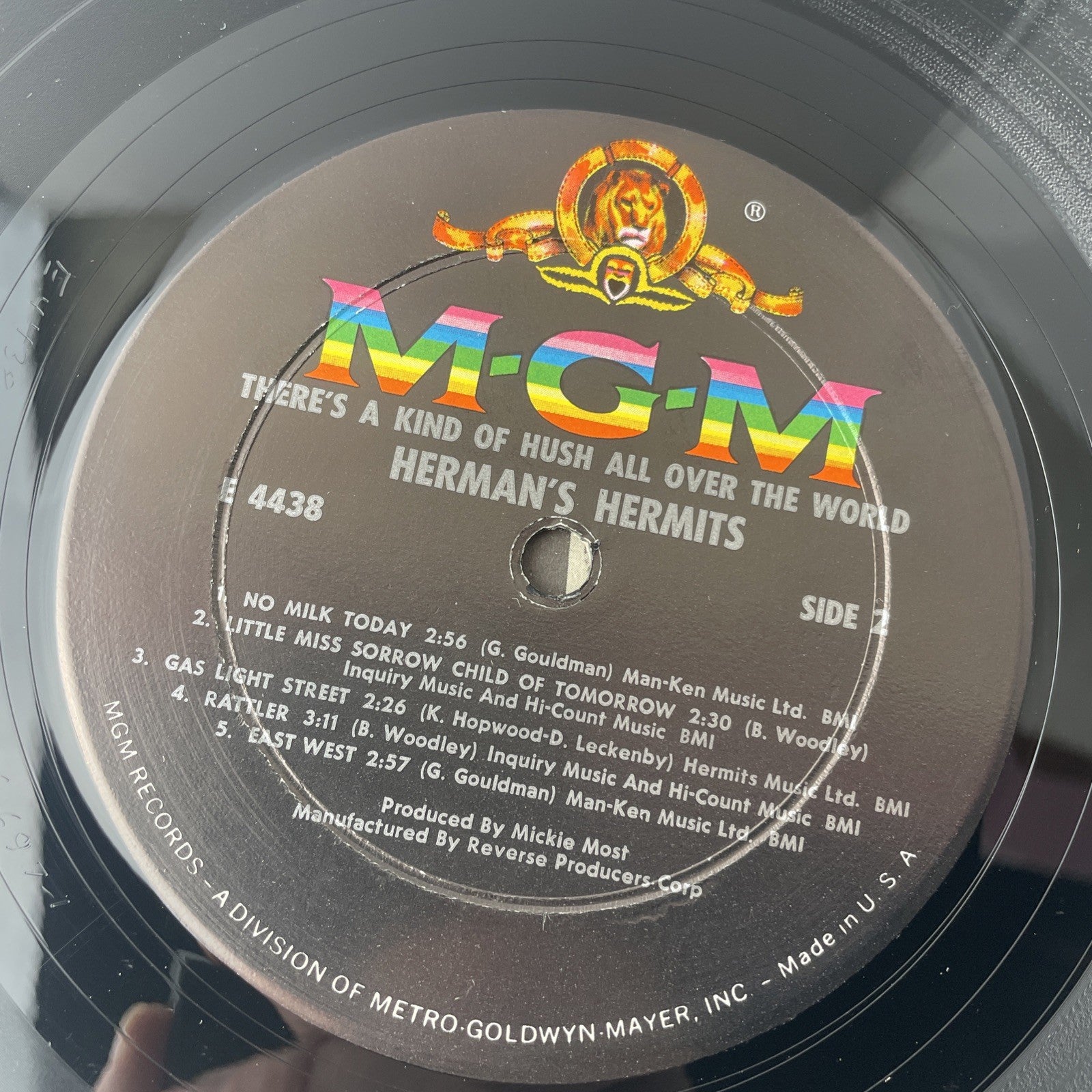 Herman's Hermits (MGM – E 4438) There's A Kind Of Hush All Over The World