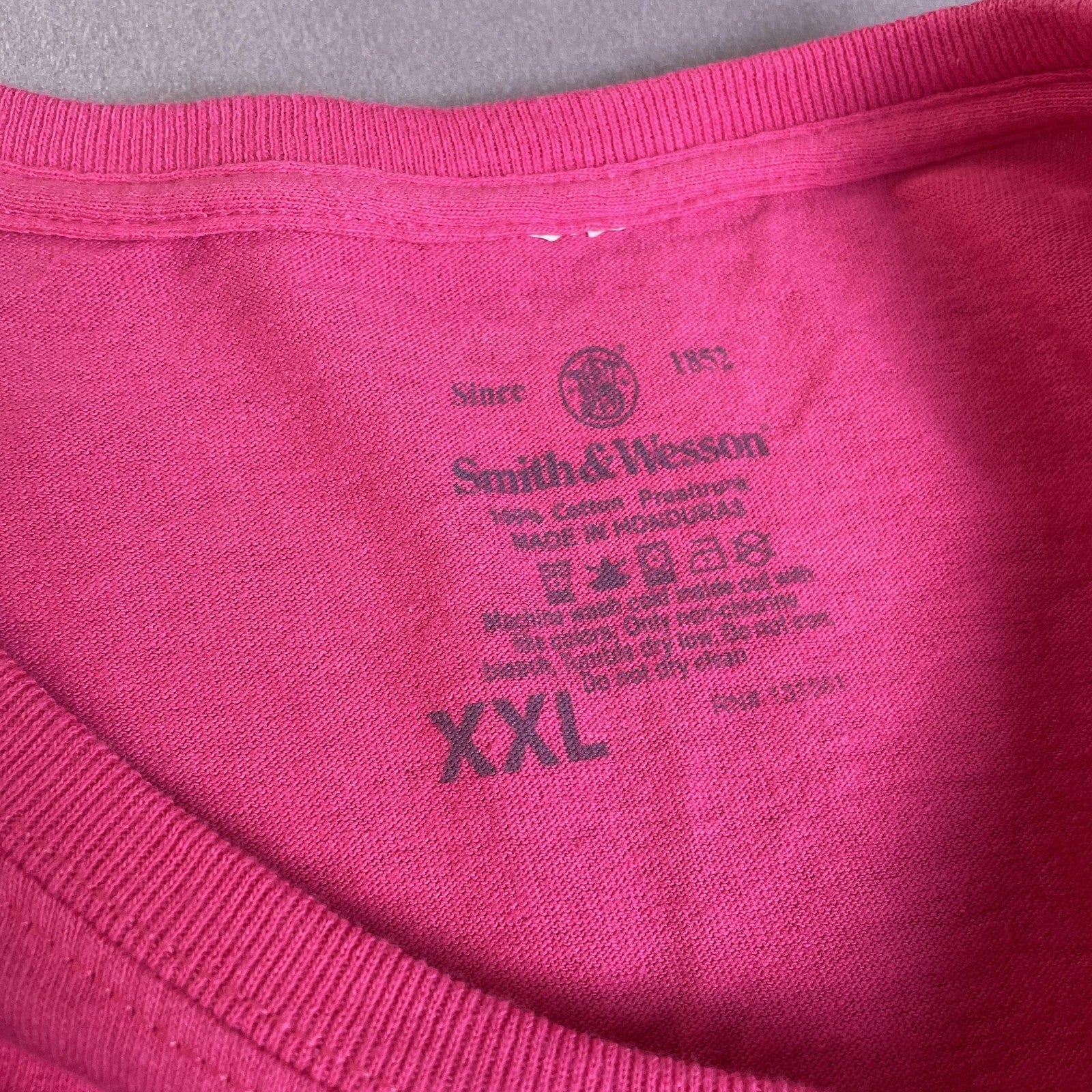Smith & Wesson Shirt Womens 2XL Pink Respect Pistols Graphic Tee T-Shirt Guns