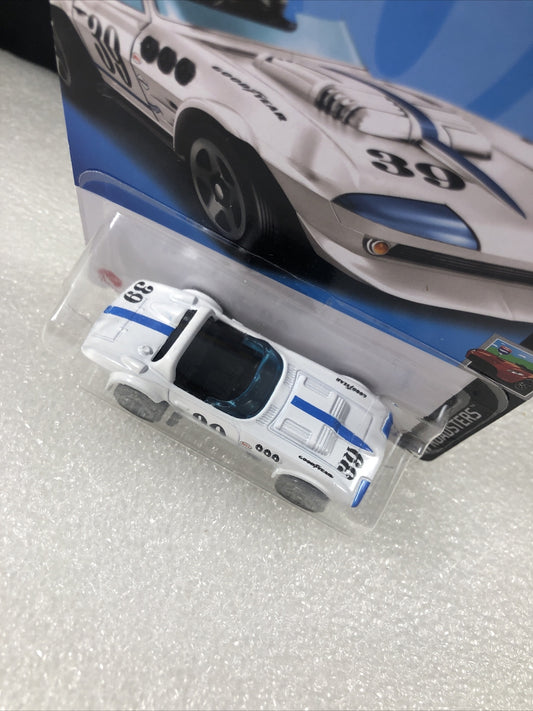 Hot Wheels 2021 HW Roadsters 3/10 White Corvette Grand Sport Roster 14/250
