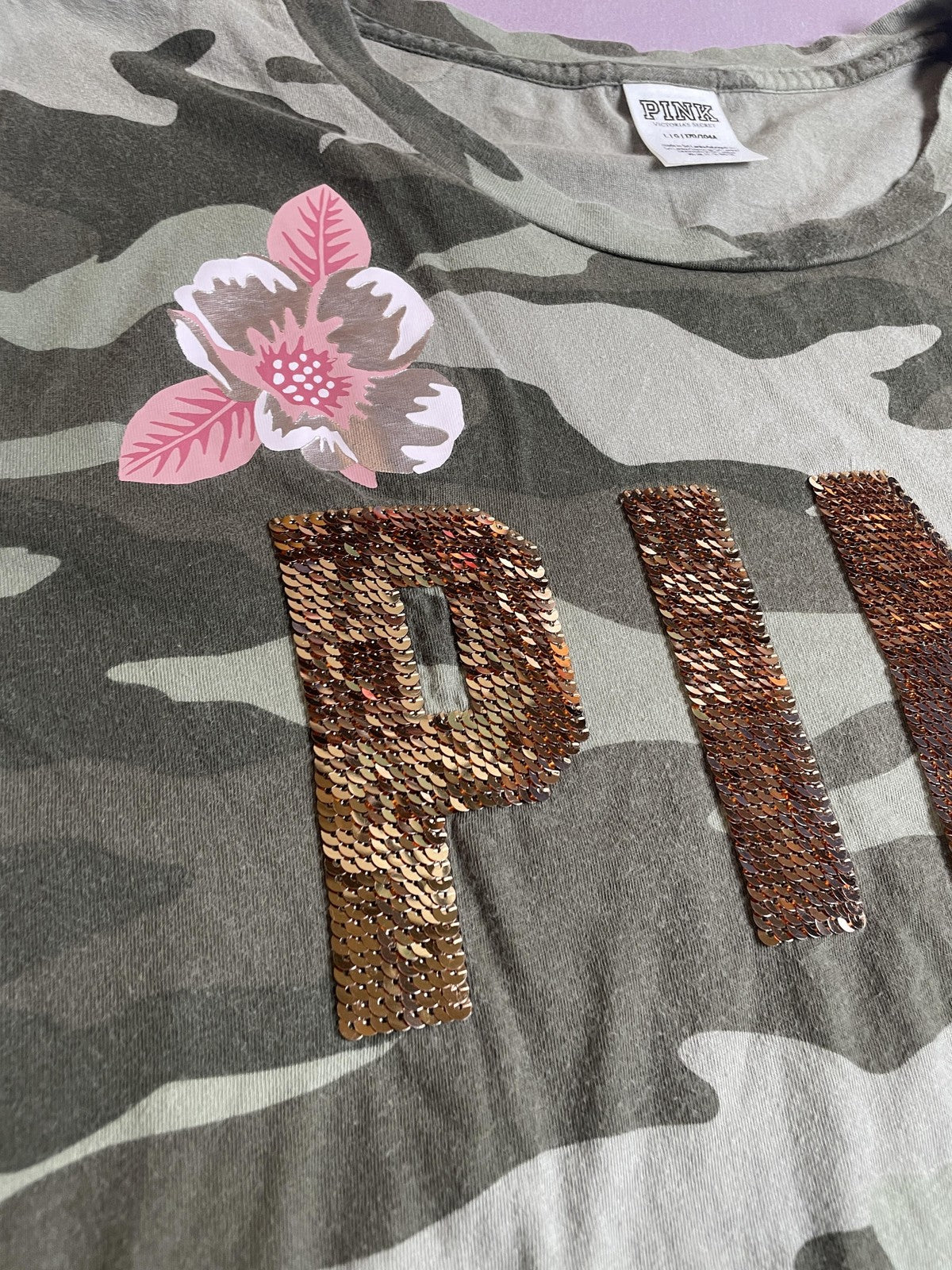 PINK Victoria's Secret Shirt Womens Large Green Camo Sequin Logo BLING Tee
