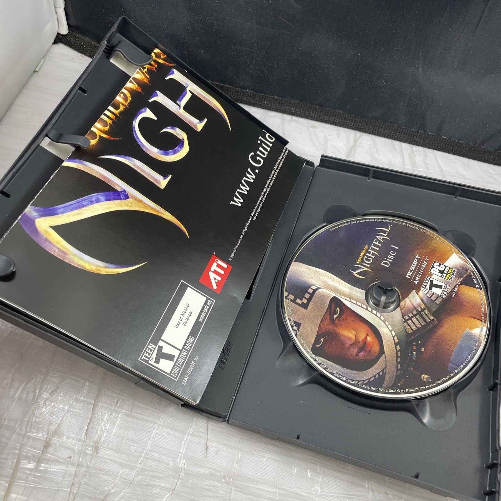 Pc Game Lot Of 4 Guild Wars All Expansion Cd Set Posters, Discs, Manual