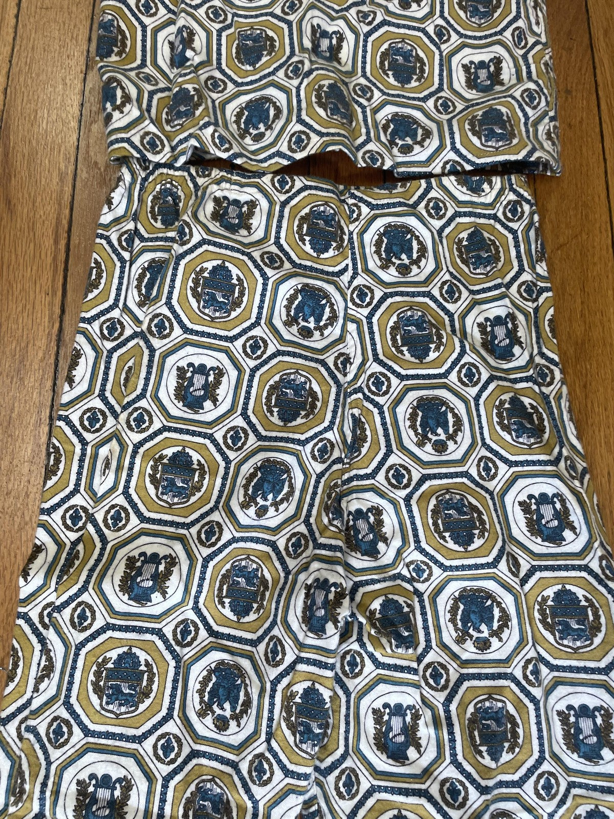 Vintage Ken-Barry Pajamas Set Boys 12 Gold Crest Print 70s Sleepwear Loungewear