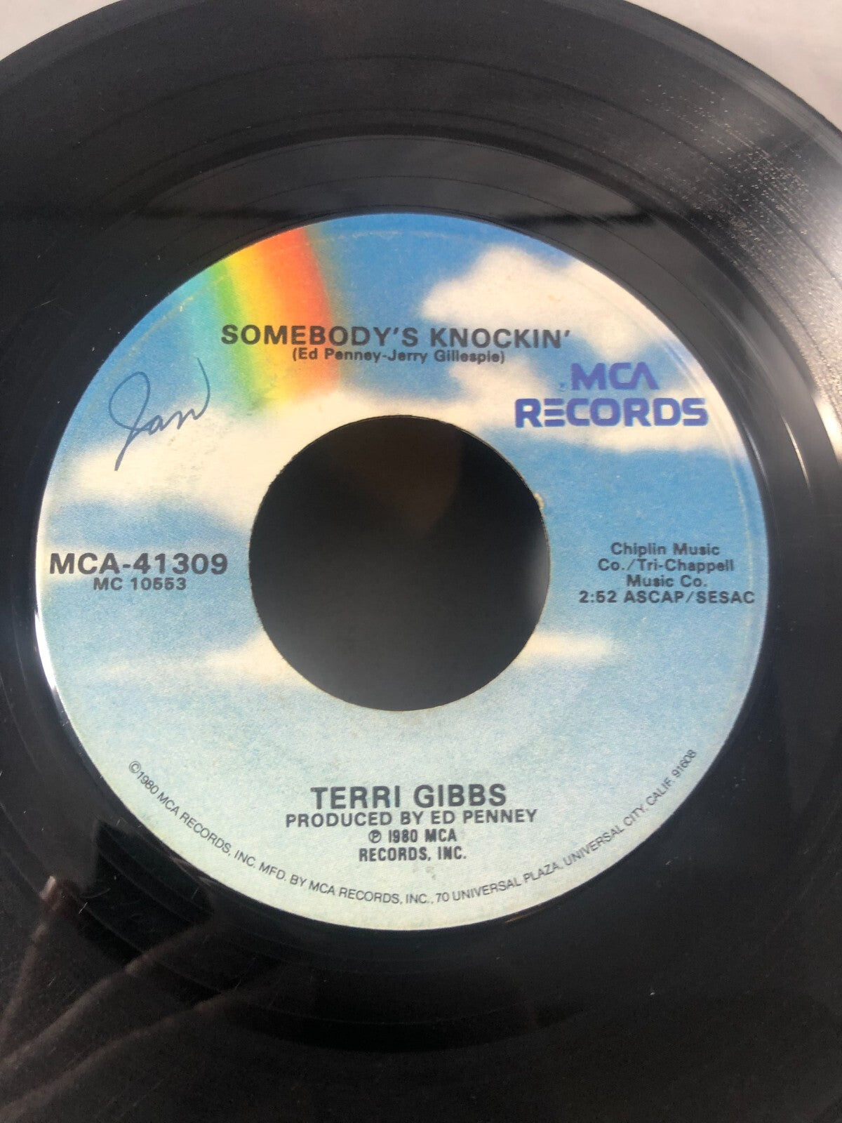 45 RPM 7" Record Terri Gibbs Somebodys Knockin & Rains All Night Long MCA- G+