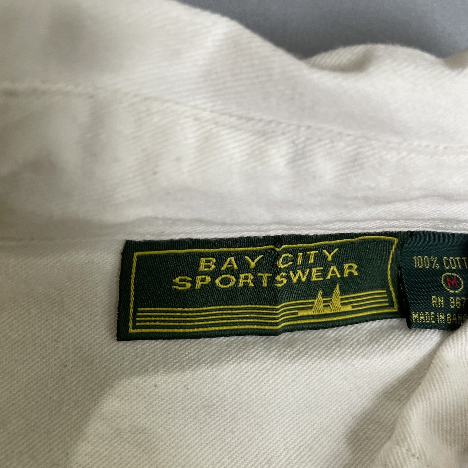 Bay City Sportswear Shirt Mens Medium White Wolf Graphic Desmond McCaffrey Art