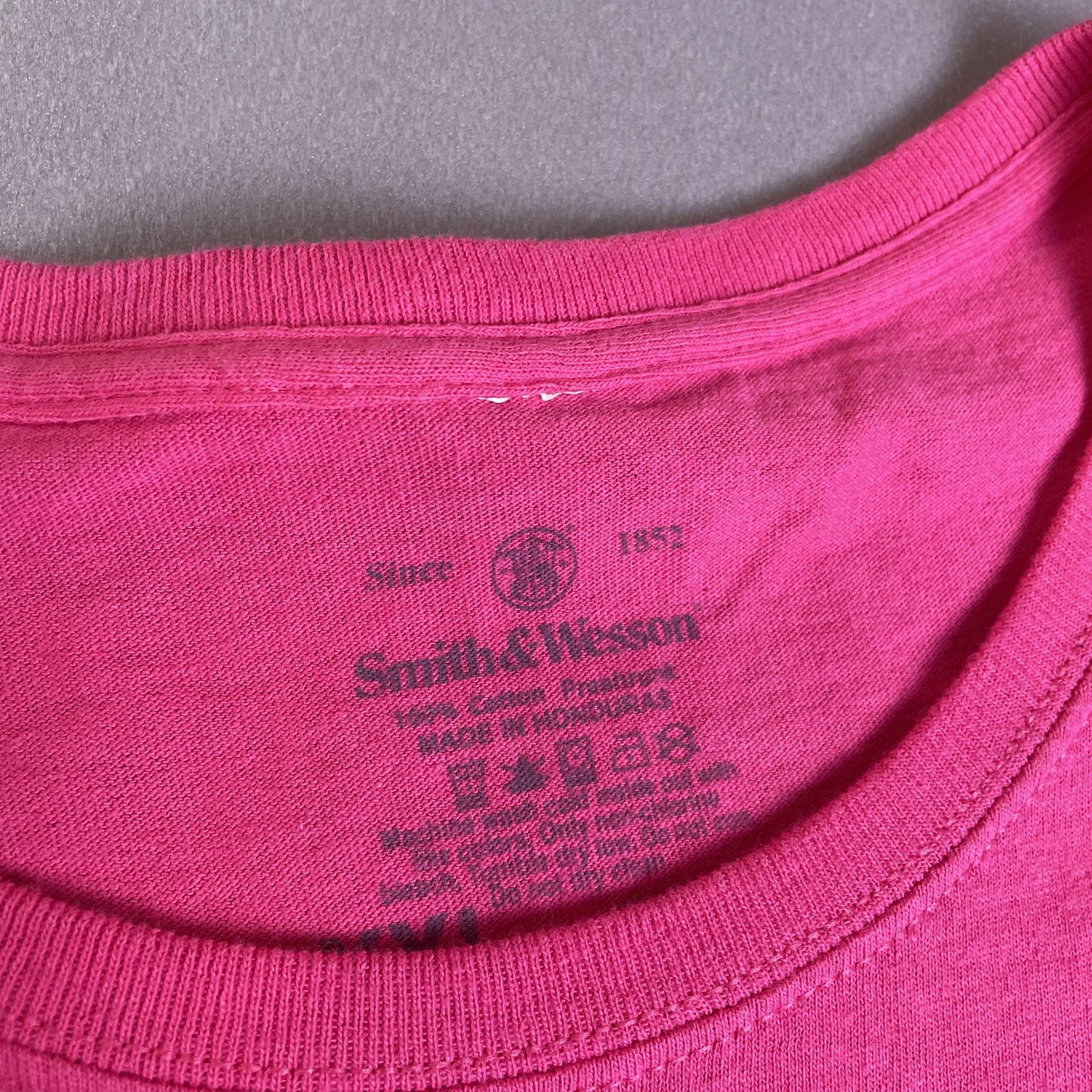 Smith & Wesson Shirt Womens 2XL Pink Respect Pistols Graphic Tee T-Shirt Guns
