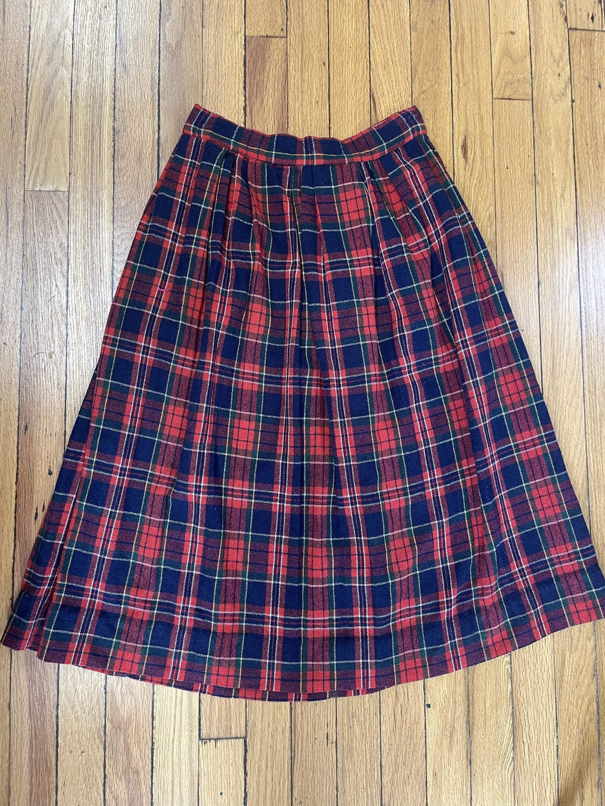 Vintage Plaid Wool Skirt Womens Medium Red Navy Pleated Tartan Midi 80s Classic