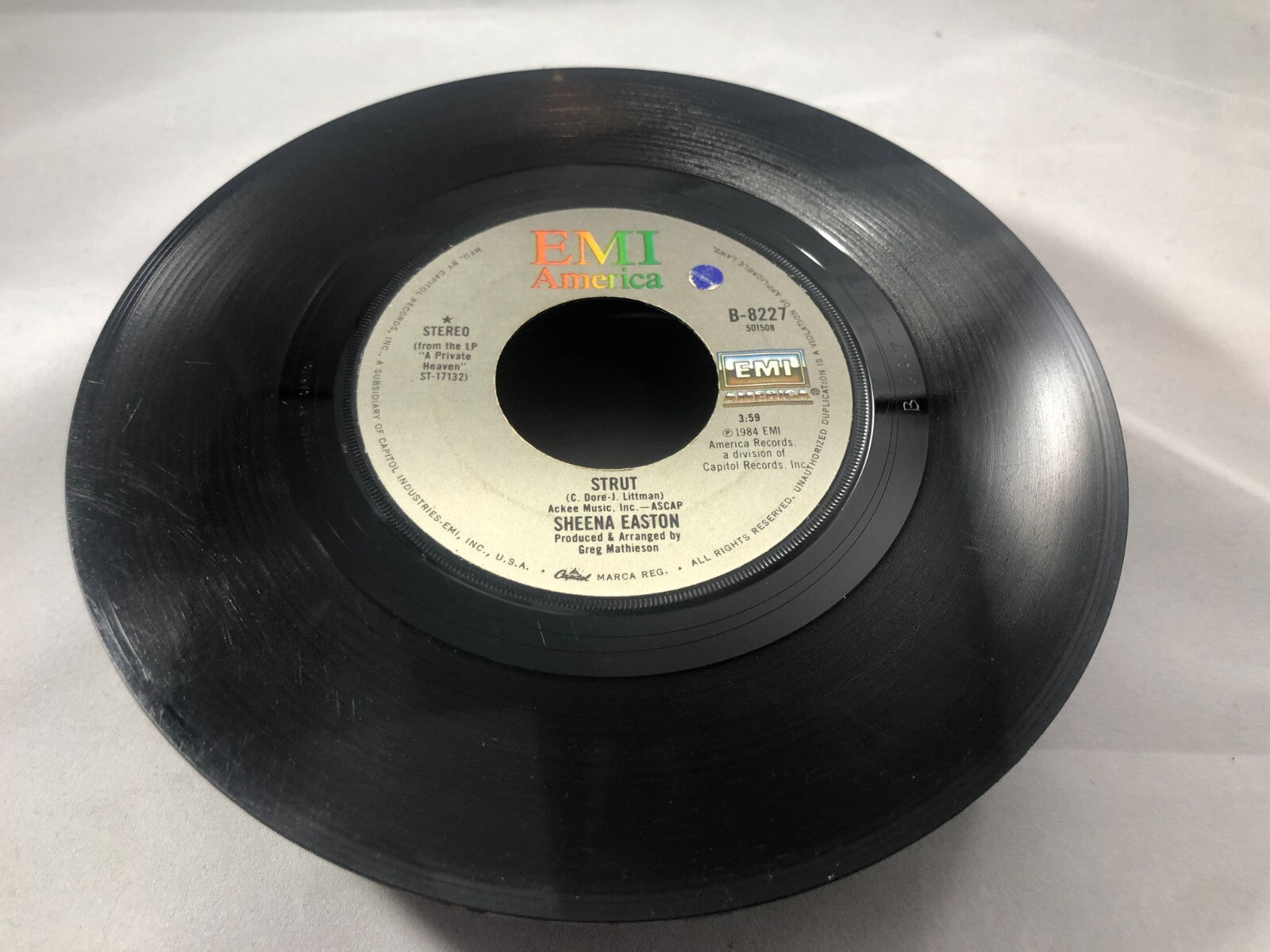 Sheena Easton – Strut - 1984 EMI America B-8227 7" 45 RPM Single G+